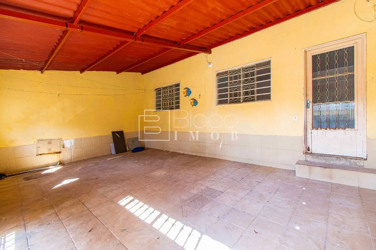 Vendo casa na quadra 402 Samambaia norteÓtima localização Casa espaçosa Com uma ...