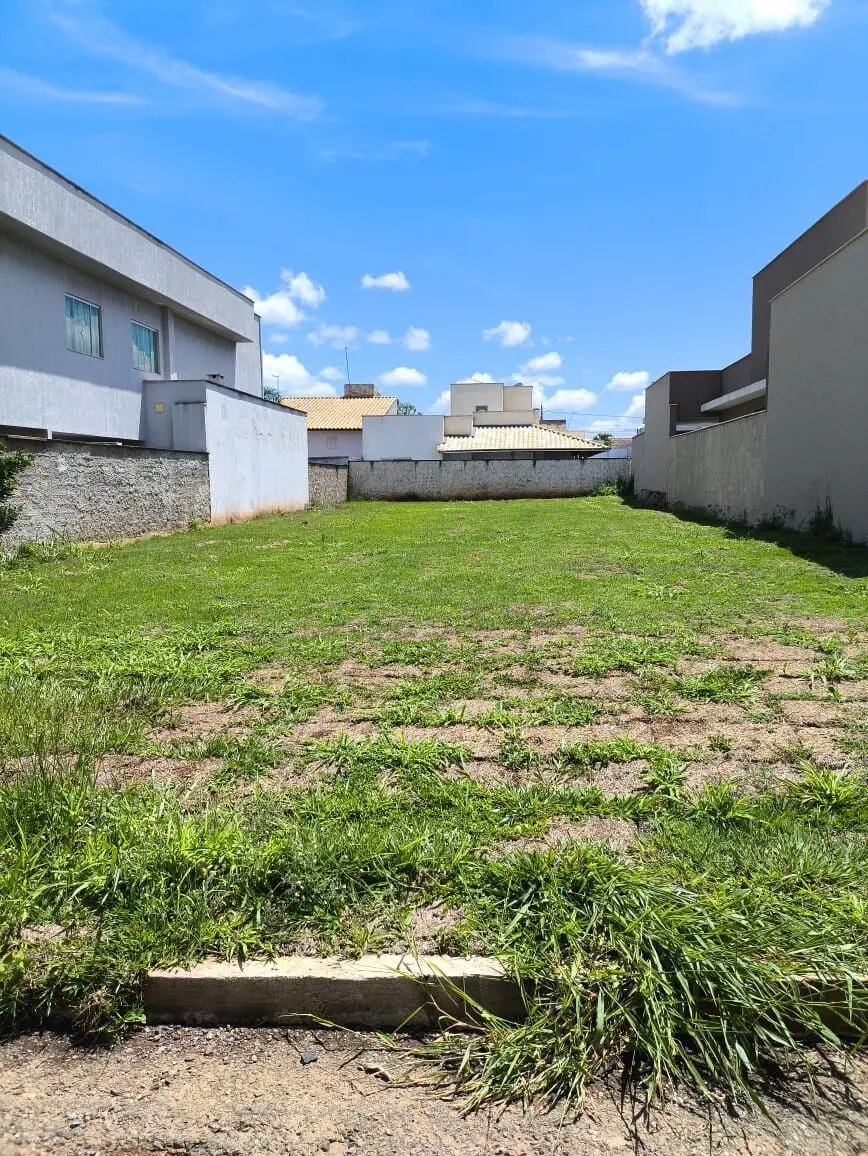 Lote com 360,00m² no Condomínio Jardim Veneza Excelente lote com as seguintes co...