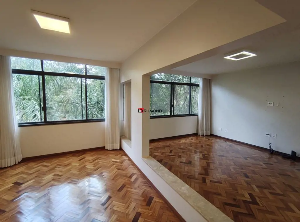 Apartamento Vazado, Reformado e Impecável More neste excelente apartamento de 92...