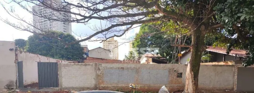 LOCALIZAÇÃO:Em localização privilegiada, próximo a Faculdades. Rodeado à uma amp...
