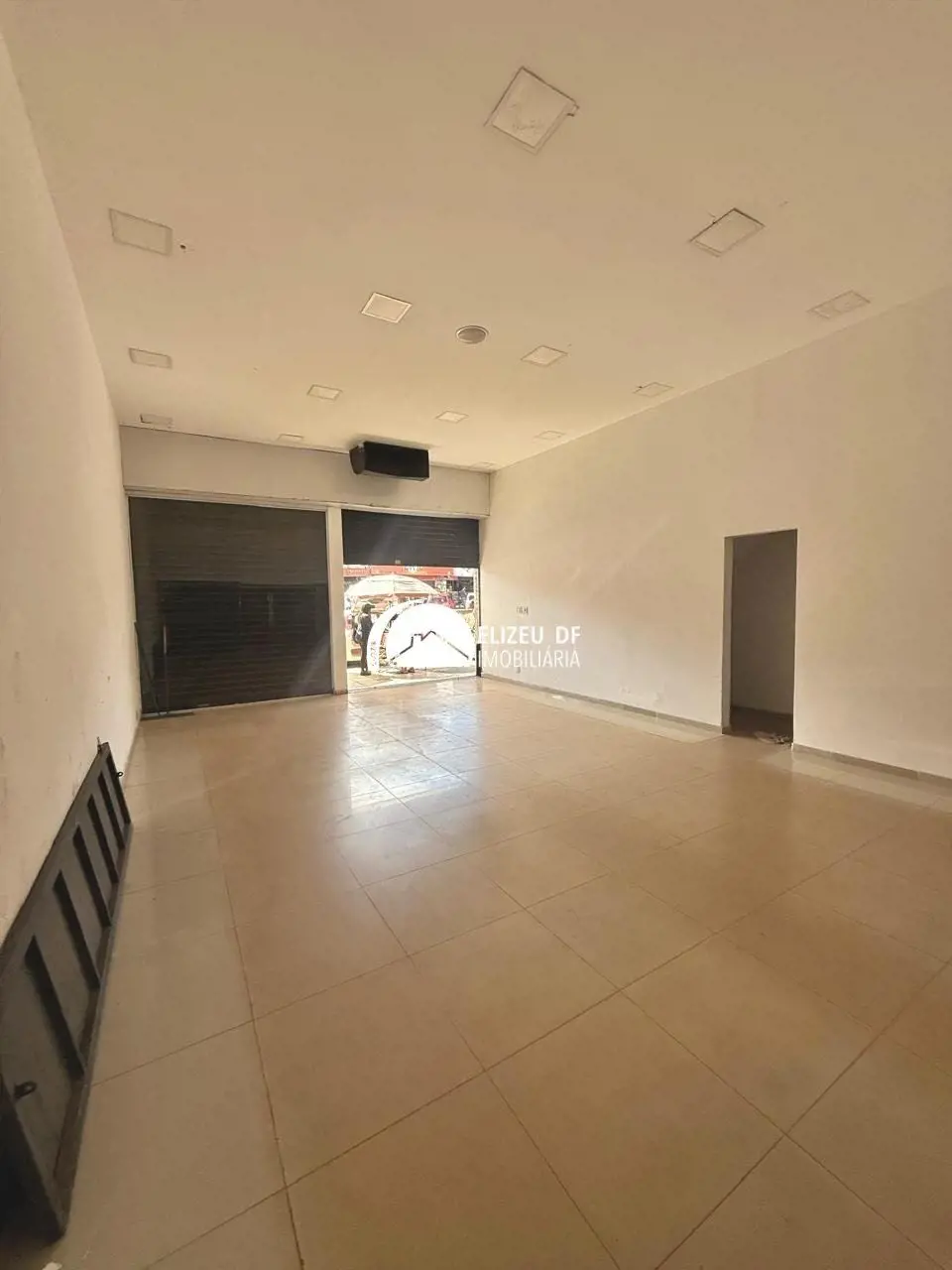 Elizeu Df imobiliária aluga excelente loja, composta por:-1 VÃO-1 MESANINO -BANH...