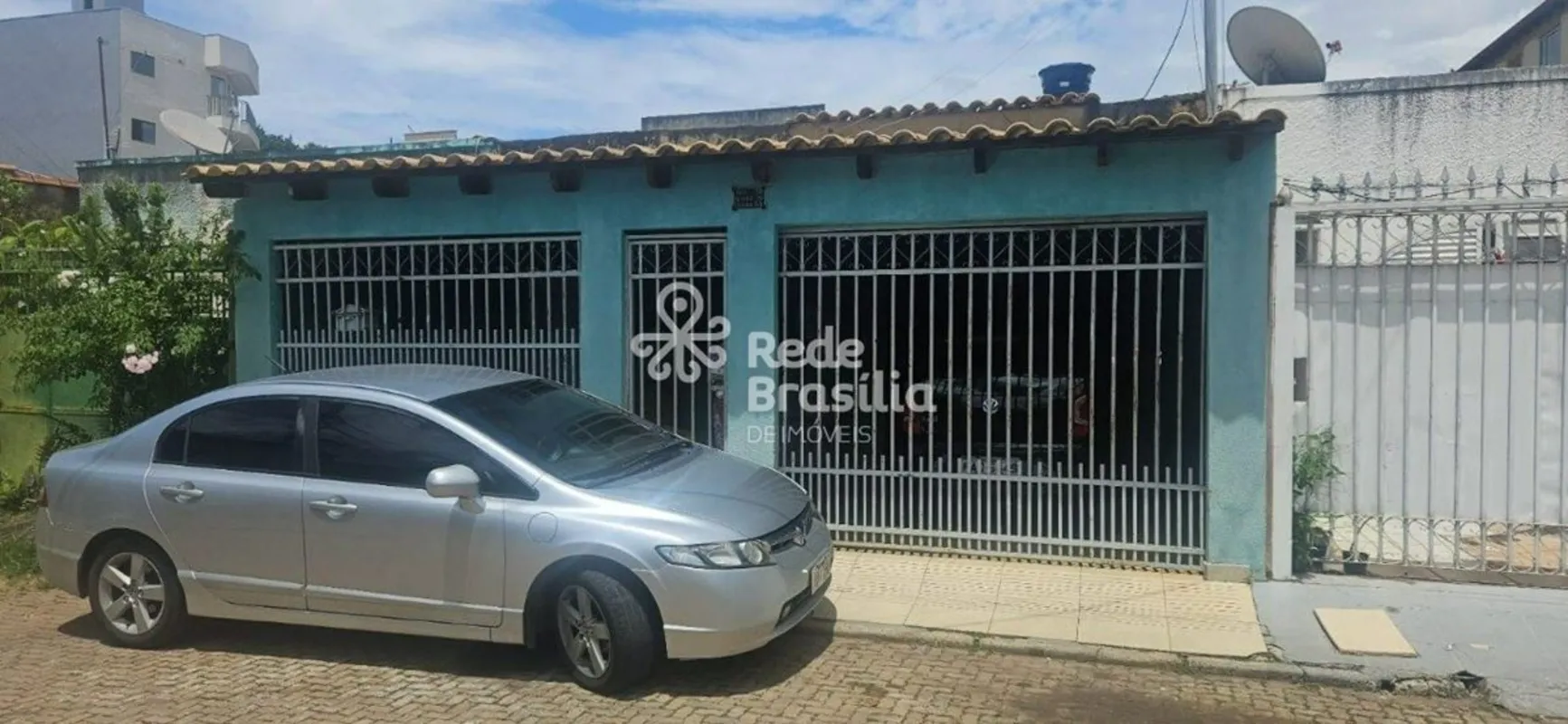VENDO CASA - ESCRITURADA NA QE 38 DO GUARÁ IICasa localizada no Guará II - Próxi...
