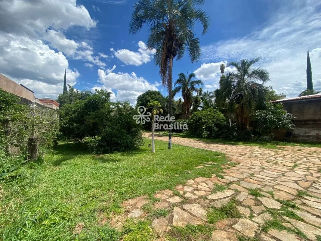 Casa a venda em Arniqueiras- Lote de 926m², 21m² de frente com 43,8m² de fundo;-...