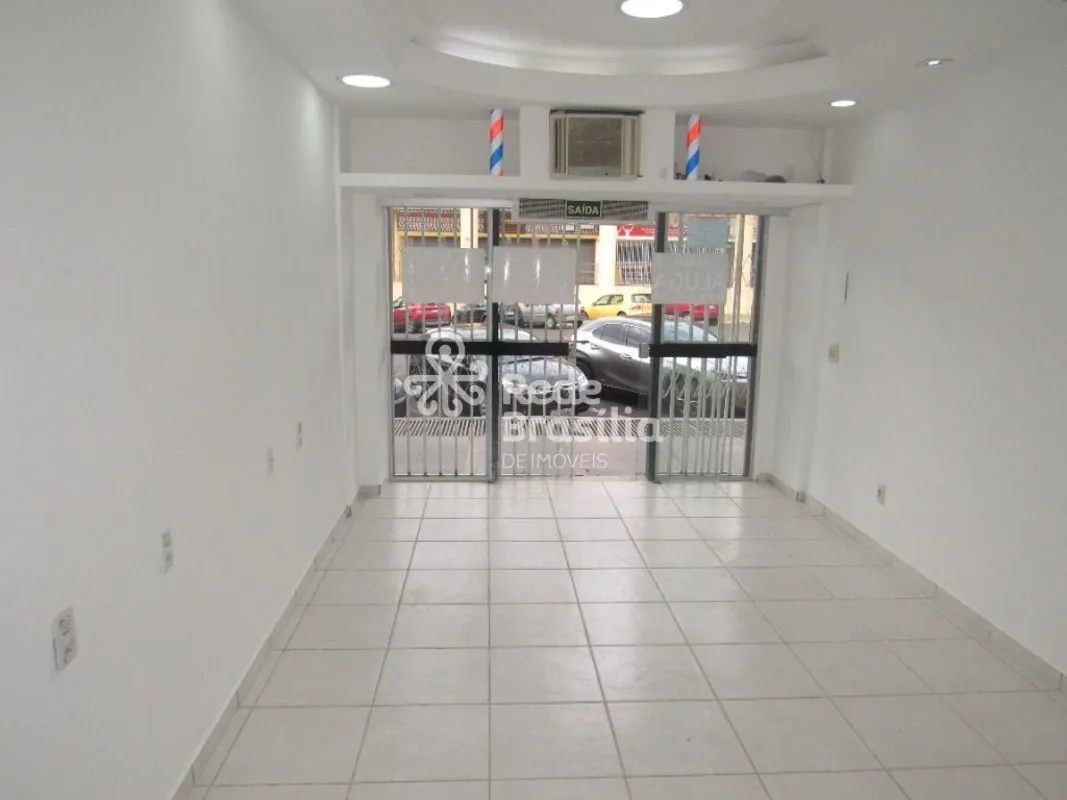 SCLN 407 BLOCO A - Loja comercial de frente e térrea.Alugue este imóvel pela com...