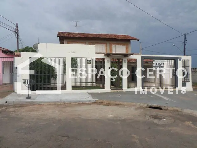 Excelente sobrado no Setor Celina Park, com 226 m² de área construída e 421 m² d...