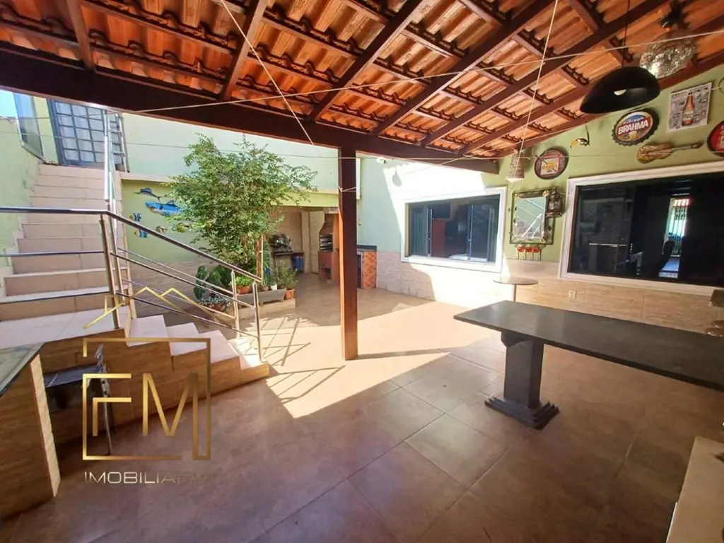 - F&M imobiliária disponibiliza para venda um verdadeiro tesouro. - Casa localiz...