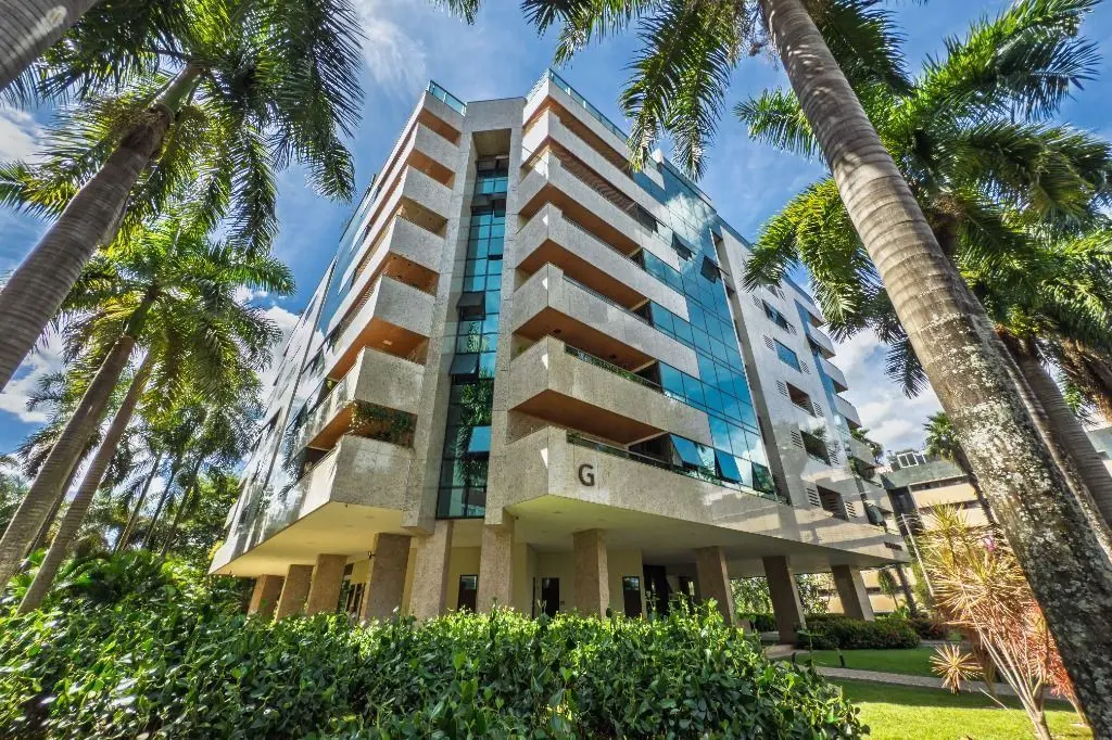 :: SQN 213 - Residencial Windsor - 4 Suítes | 4 VagasLocalizado em uma das regiõ...