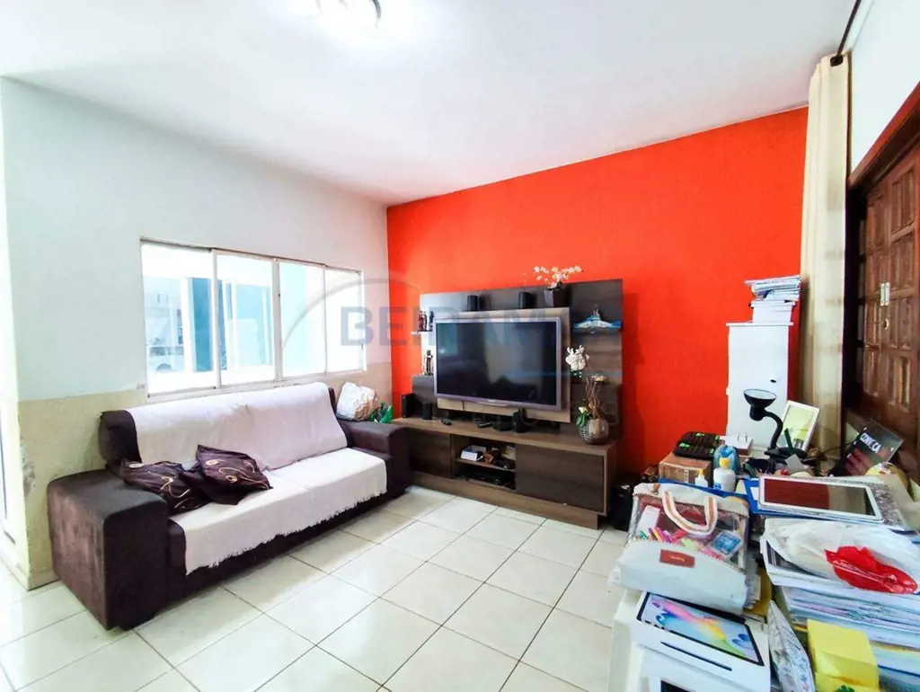 Casa com 3 Quartos, 1 Suíte, 3 Banheiros, 1 Sala, 1 Copa, 1 Cozinha com Armário,...