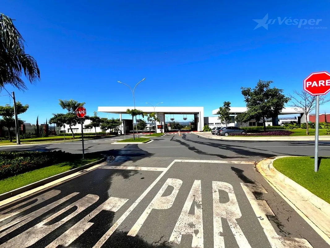 Lote à venda no Condomínio Jardins Nápoles, em Senador Canedo-GO.Terreno amplo c...