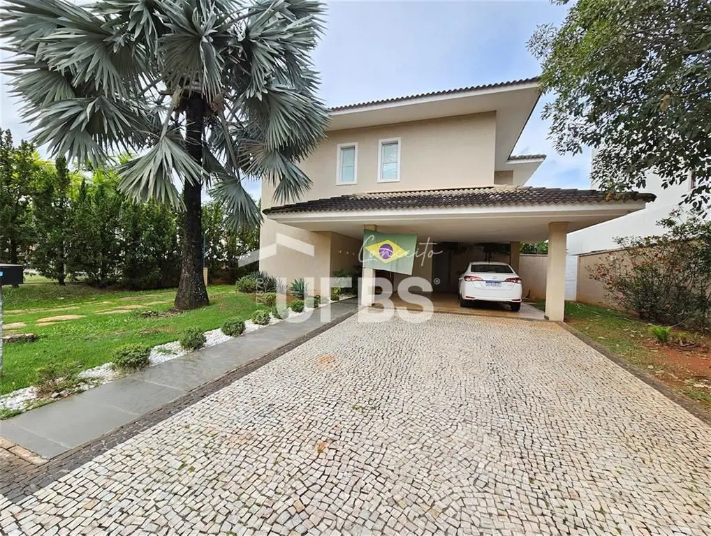 COD U-0024526 - Sobrado com 4 suítes na parte superior, Na parte inferior tem um...