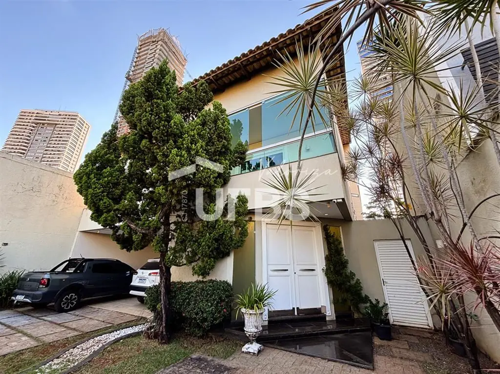 COD U-0024215 - Sobrado impecável no Marista, com 473 m² de terreno e 442 m² de ...