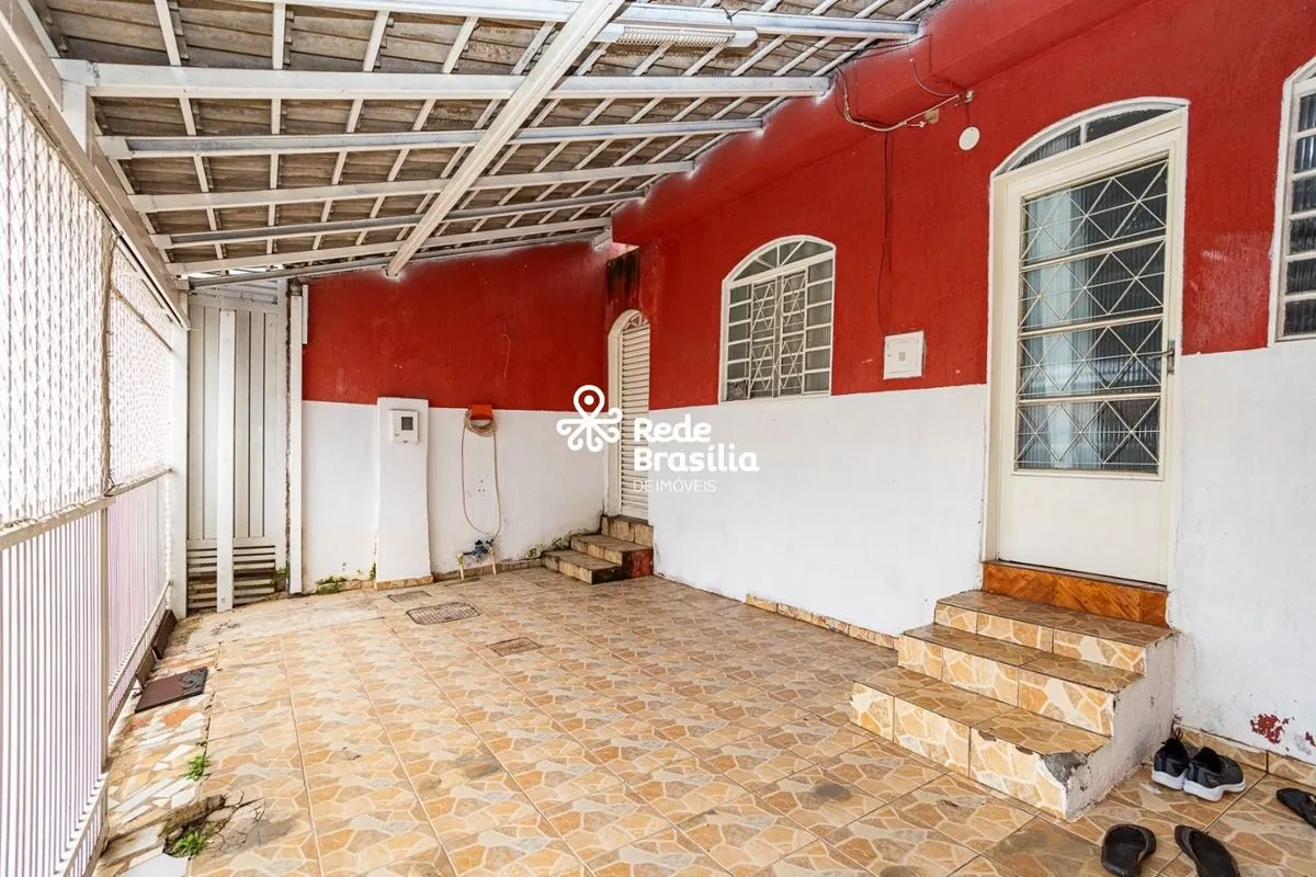 QR 404 Conjunto 5 | Casa com 2 quartos sendo 1 Suíte e 1 Vaga de Garagem - Samam...