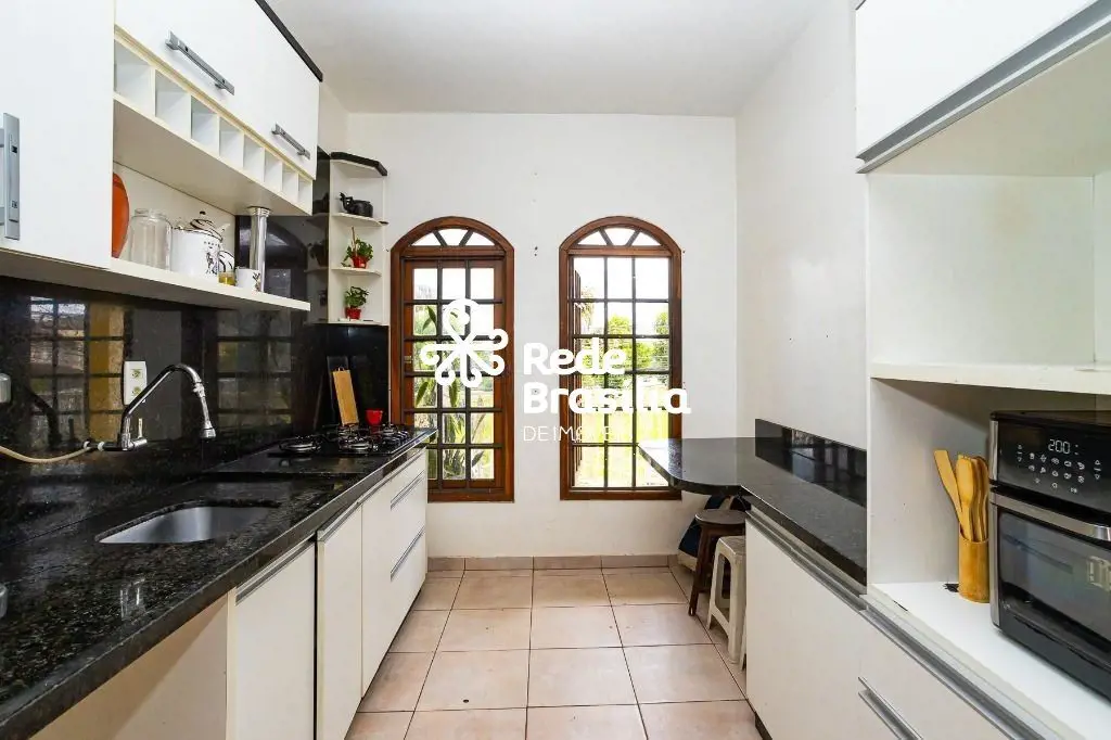 QE 36 - Guará II.Transforme este imóvel no lar dos seus sonhos!Este sobrado é id...