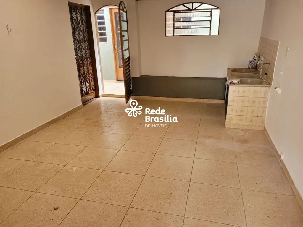 QNP 32 | Casa 3 Quartos , 2 Banheiros , Sala Ampla com 1 Vaga de Garagem e Edícu...