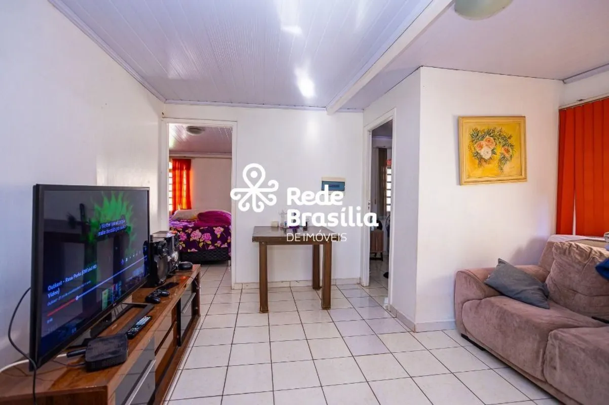 QE 42 - Guará IIApresento esta excelente casa sobrado, ideal para quem busca esp...