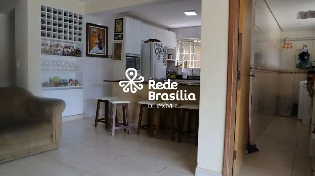 QSC 19 |Casa com 6 Quartos sendo 3 Suítes com 8 Vagas de Garagem - Taguatinga Su...