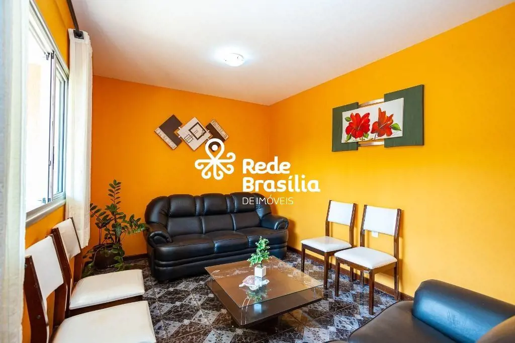 QS 7 | Casa com 4 Quartos sendo 2 Suítes com 2 Vagas de Garagem - Águas Claras.E...