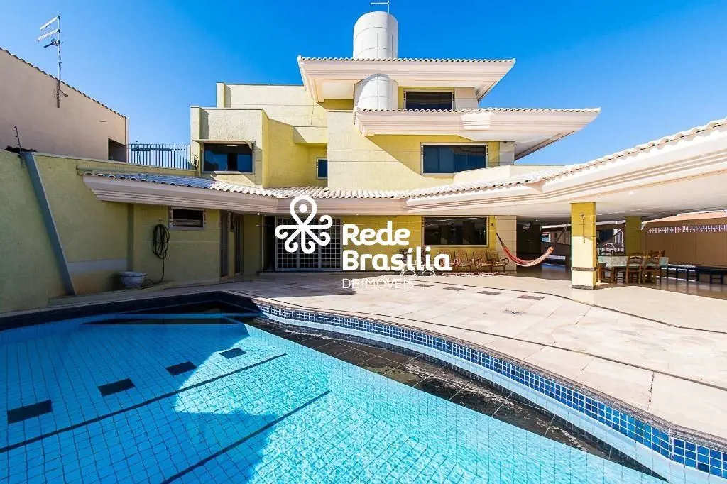 QE 15 - Guará IIDescubra o lar dos seus sonhos nesta casa, situada em dois lotes...