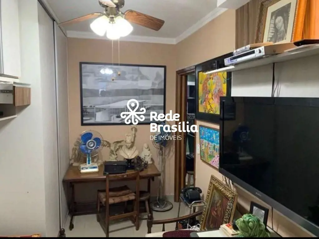 QS 4 - Riacho FundoSe você procura um apartamento bem localizado, próximo a comé...