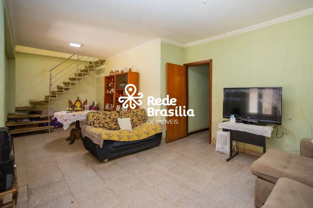 QE 15 - Guará II Venha conhecer este sobrado localizado na privilegiada QE 15 do...