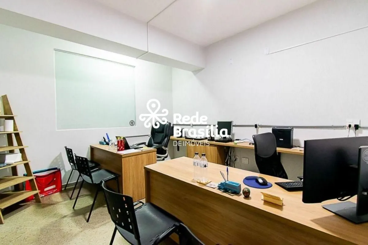 Quadra 15 - ParanoáVenha conhecer este prédio com 3 apartamentos de 128 m² cada ...