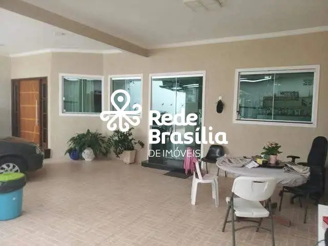 QNA 44 | Casa 4 Quartos sendo 2 Suítes - Aceita Permuta e Financiamento - com 3 ...