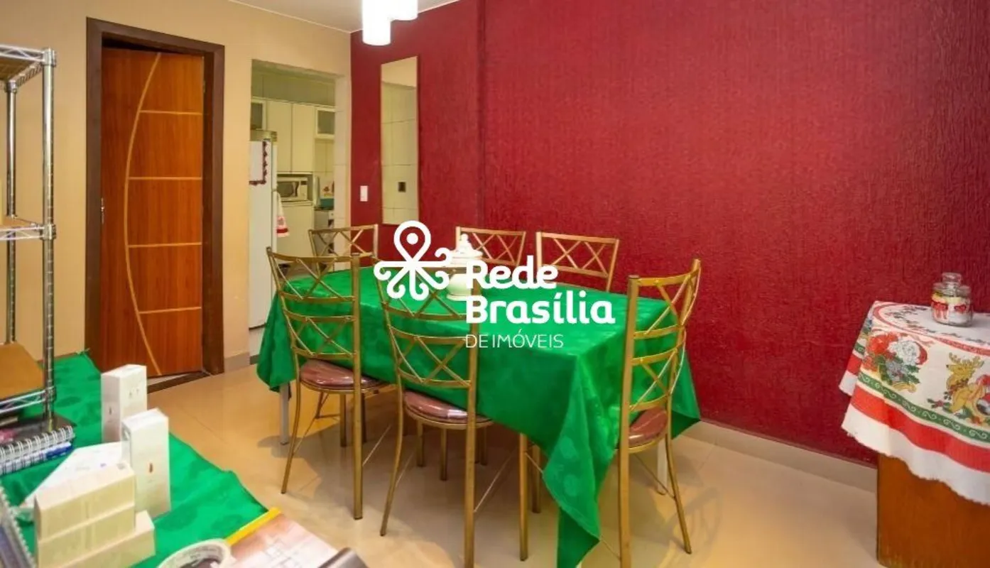 QRO - A - Candangolândia Este sobrado oferece estilo e espaço em cada detalhe. C...