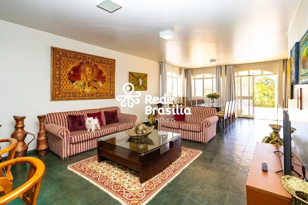 SHIS QI 23 - Lago Sul Possui habite-se, aceita financiamento e estuda-se receber...