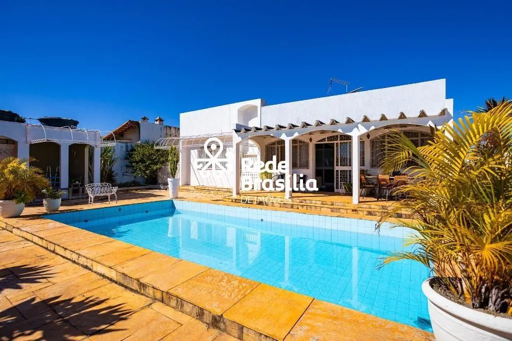 SHIS QI 23 - Lago Sul Possui habite-se, aceita financiamento e estuda-se receber...