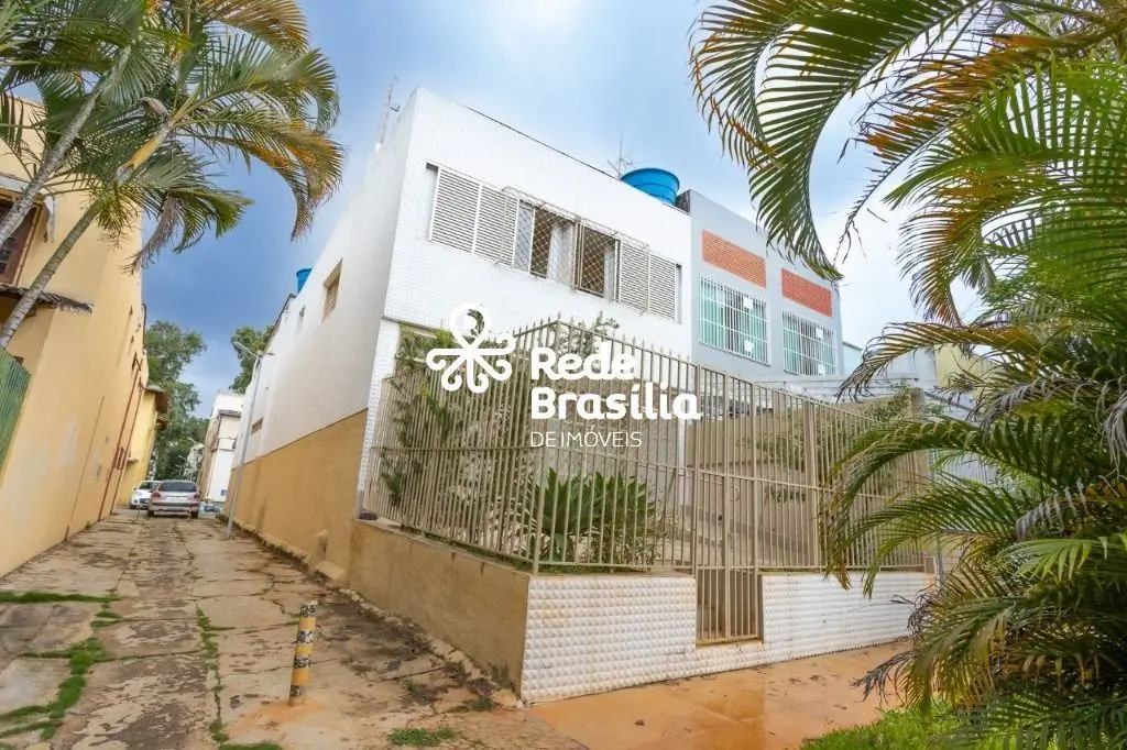 SHIGS 707 - Asa SulCasa em posição privilegiada dentro da quadra, terreno vazado...