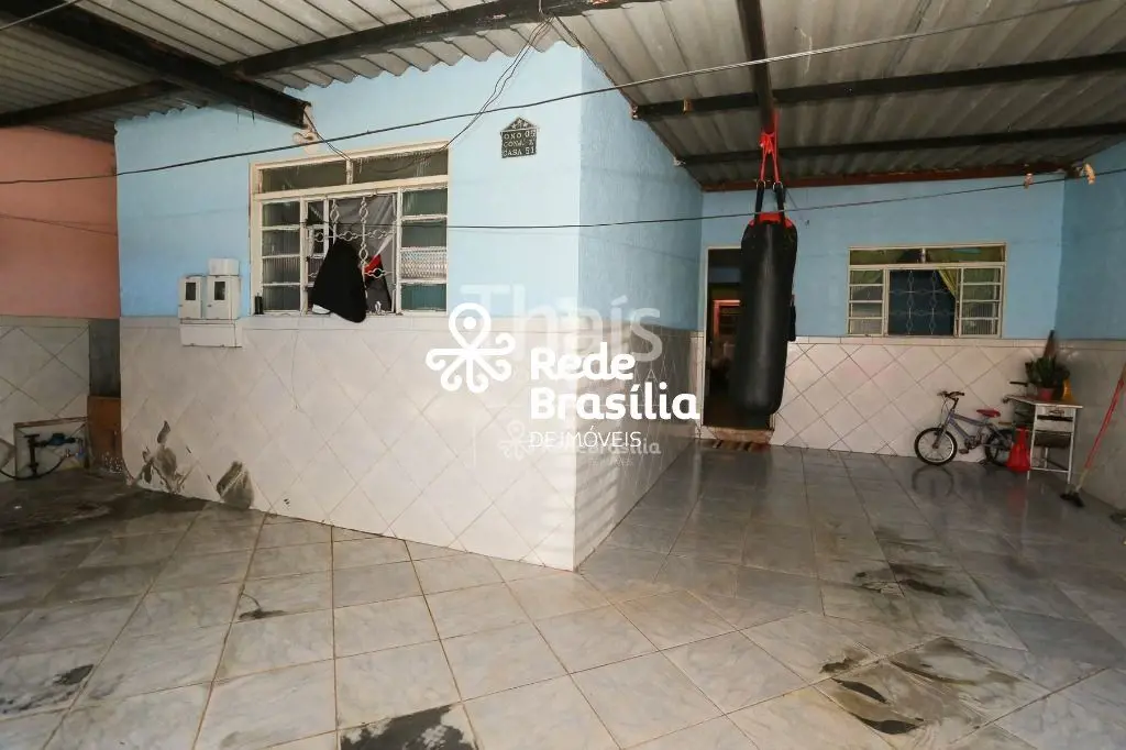 QNO 05 - Ceilândia. Apresentamos um imóvel versátil e bem localizado, composto p...