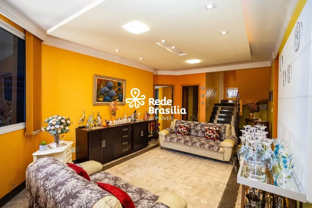 TH32396 - Rua 3A, casa com 06 quartos sendo 04 suítes, 314m². Agende sua visita!...