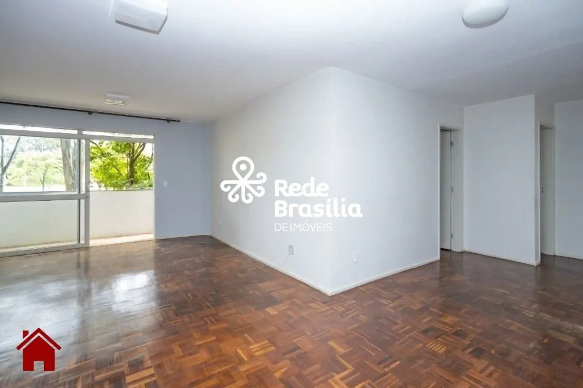 SQN 215 - Asa Norte - Sala muito ampla, quartos bem espaçosos.Ótimo apartamento ...