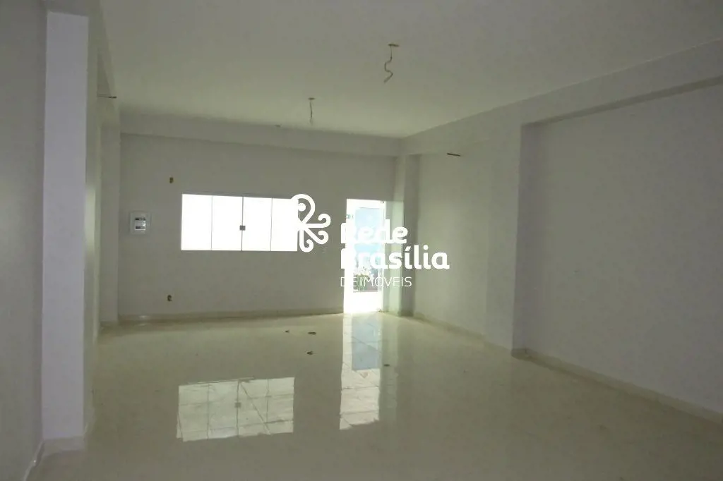 TH30050 - CL 116, Centro Empresarial Santa Maria, loja vão livre piso em porcela...