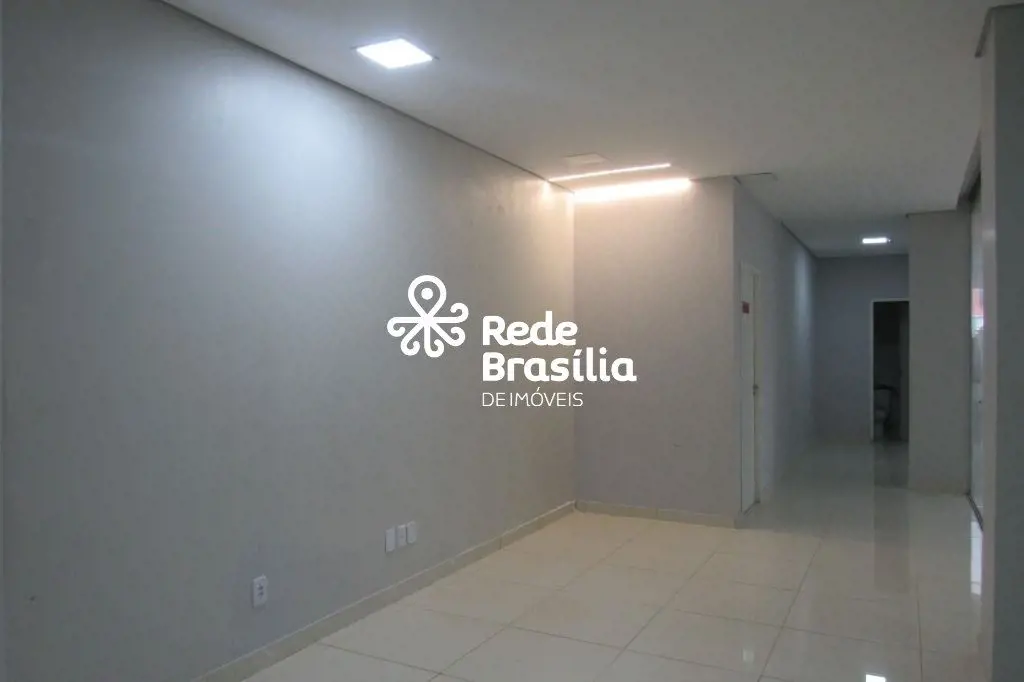 TH30043. - CL 116, Centro Empresarial Santa Maria, loja vão livre com 6 salas co...