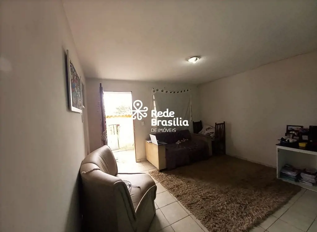 Quadra 6 - GamaApresentamos essa incrível casa tipo sobrado na Quadra 6, Gama! C...