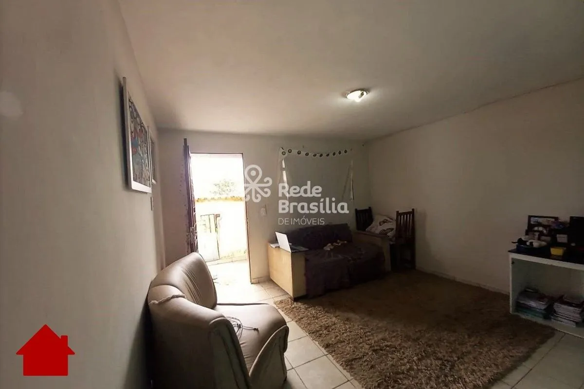 Quadra 6 - GamaApresentamos essa incrível casa tipo sobrado na Quadra 6, Gama! C...