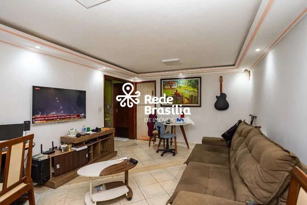 QC 6 Conjunto 9 | Casa Sobrado com 6 Quartos sendo 4 Suítes com 3 Vagas de Garag...