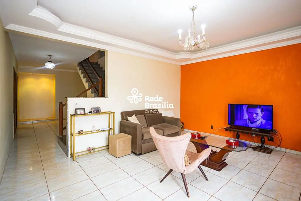 QS 07 | Casa 8 Quartos sendo 5 suítes com 5 Vagas de Garagem - Águas Claras. Sob...