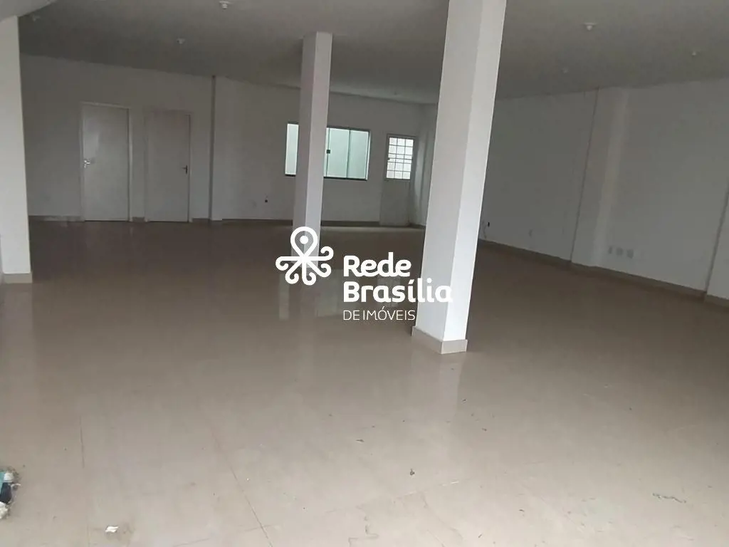 QR 103 - Santa Maria Apresentamos um prédio comercial localizado na QR 103, em S...