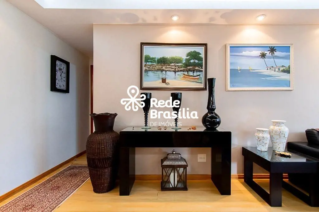 Apartamento Reformado de Alto Padrão na SQS 109148 m² de conforto, sofisticação ...