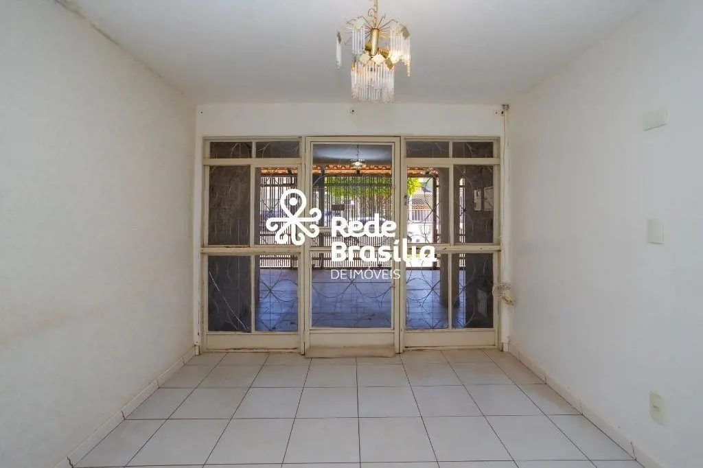 Quadra 3 - Setor Sul Buscando um imóvel? Esta casa proporciona um ambiente amplo...