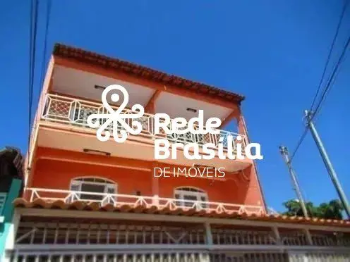 QR 516 - Samambaia SulApresentamos a você este excelente sobrado com três casas ...