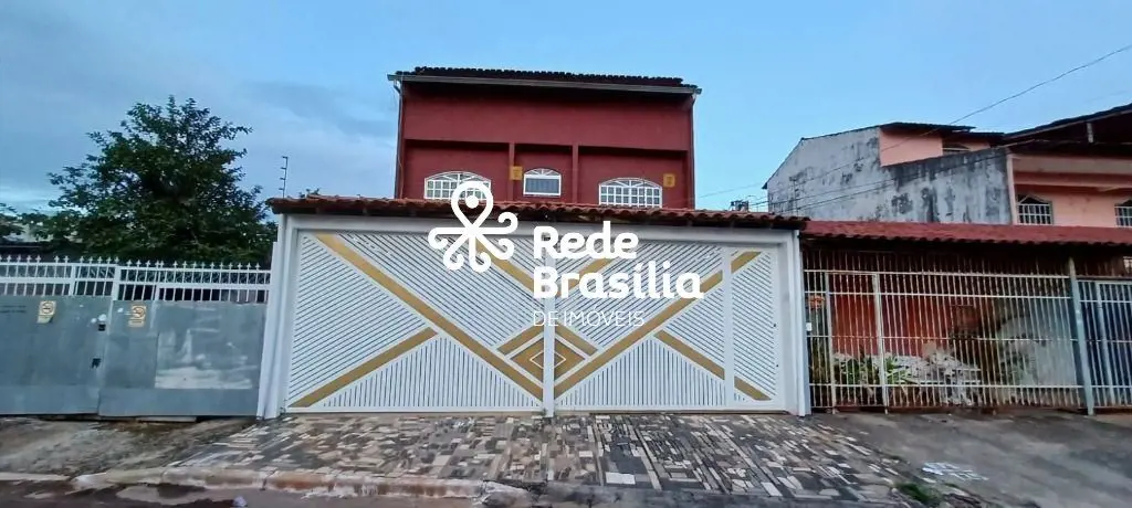 QR 122 | Casa 5 Quartos sendo 1 suíte com 3 vagas de Garagem - Samambaia SulCara...