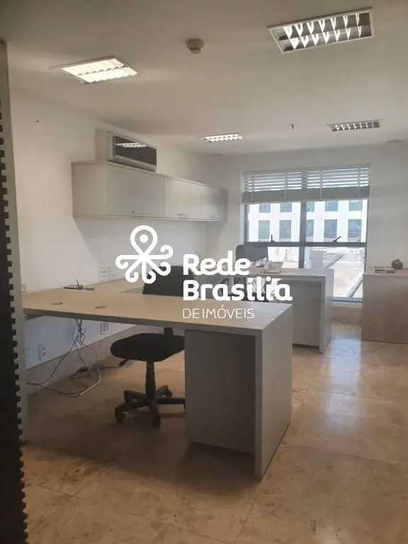 Excelente sala reformada composta por:- Sala principal com mesa e cadeiras,- Arm...