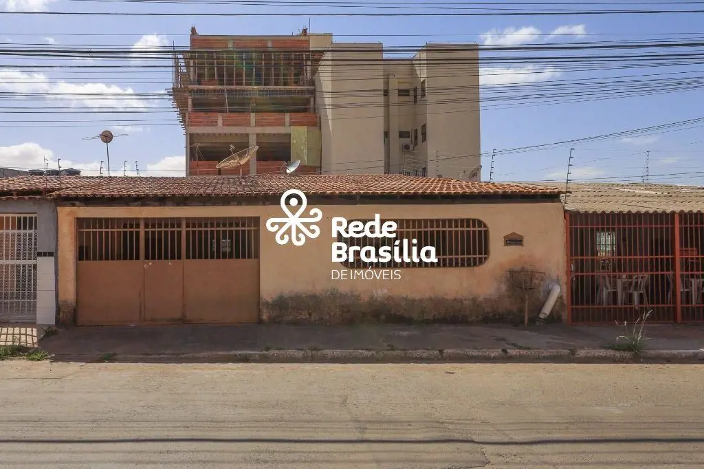 QNM 17 - Ceilândia Sul..Localizada na QNM 17, em Ceilândia Sul, esta casa ampla ...