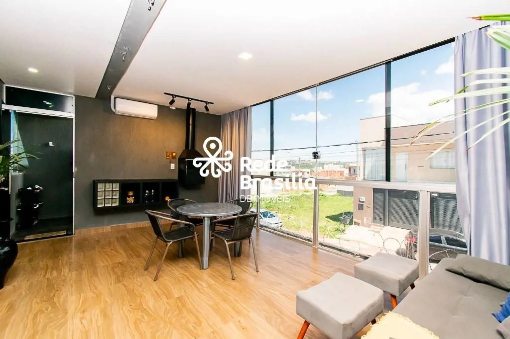 QE 52 Guará II.Apresentamos a você esta casa composta por dois apartamentos inde...