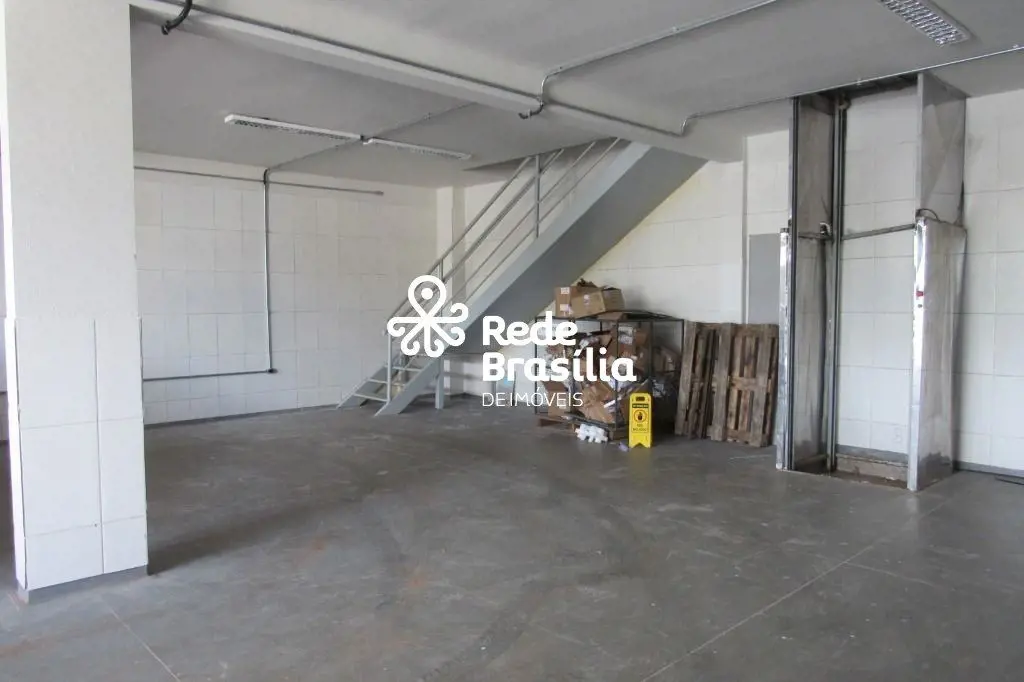 OPORTUNIDADE PARA O SEU NEGÓCIO! SCIA QUADRA 14.EXCELENTE GALPÃO- PISO TÉRREO VÃ...