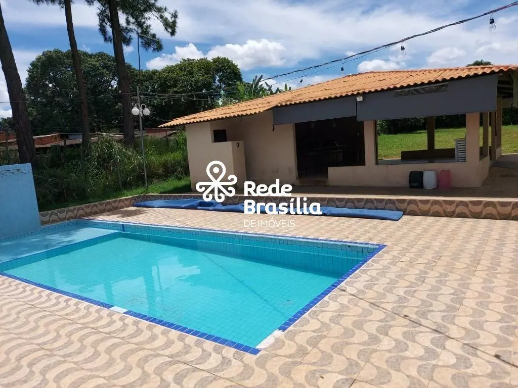 Avenida Buritis - Gama Apresentamos uma chácara encantadora, com uma localização...