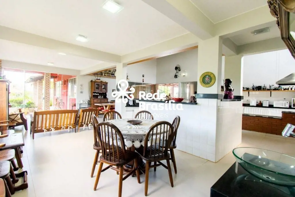 Chácara Lago Oeste - SobradinhoDesfrute de conforto e da serenidade nesta magníf...